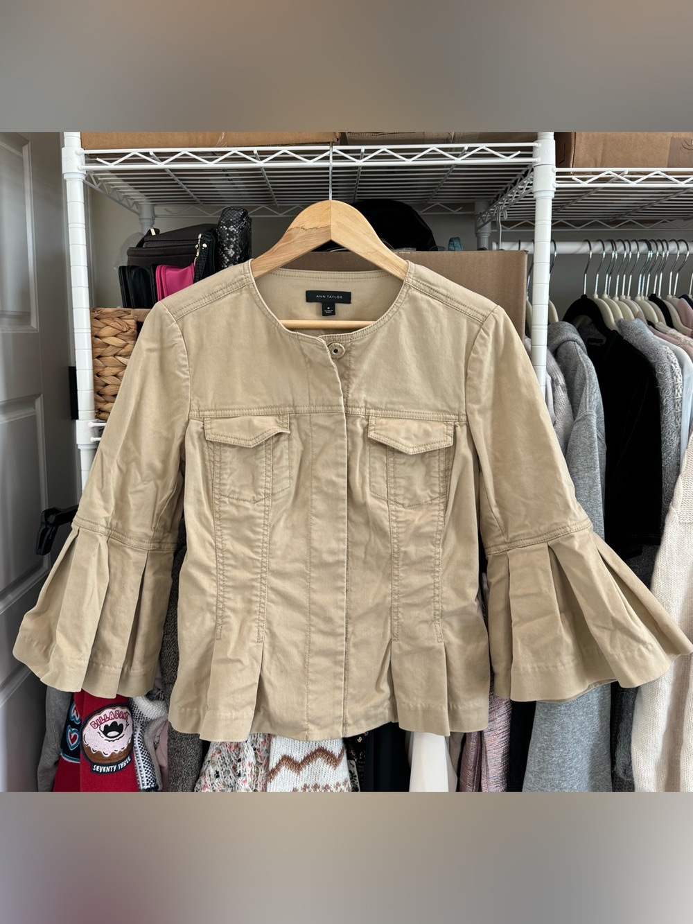 Ann Taylor Tan/Khaki Jacket Coat Bell Sleeves Button-Up Chic Casualwear, size 8